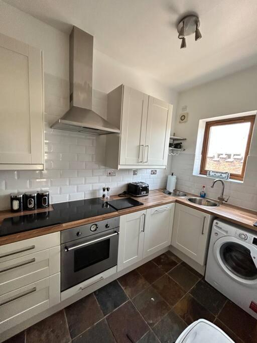 Holmleigh Annexe Apartment Тамуърт Екстериор снимка